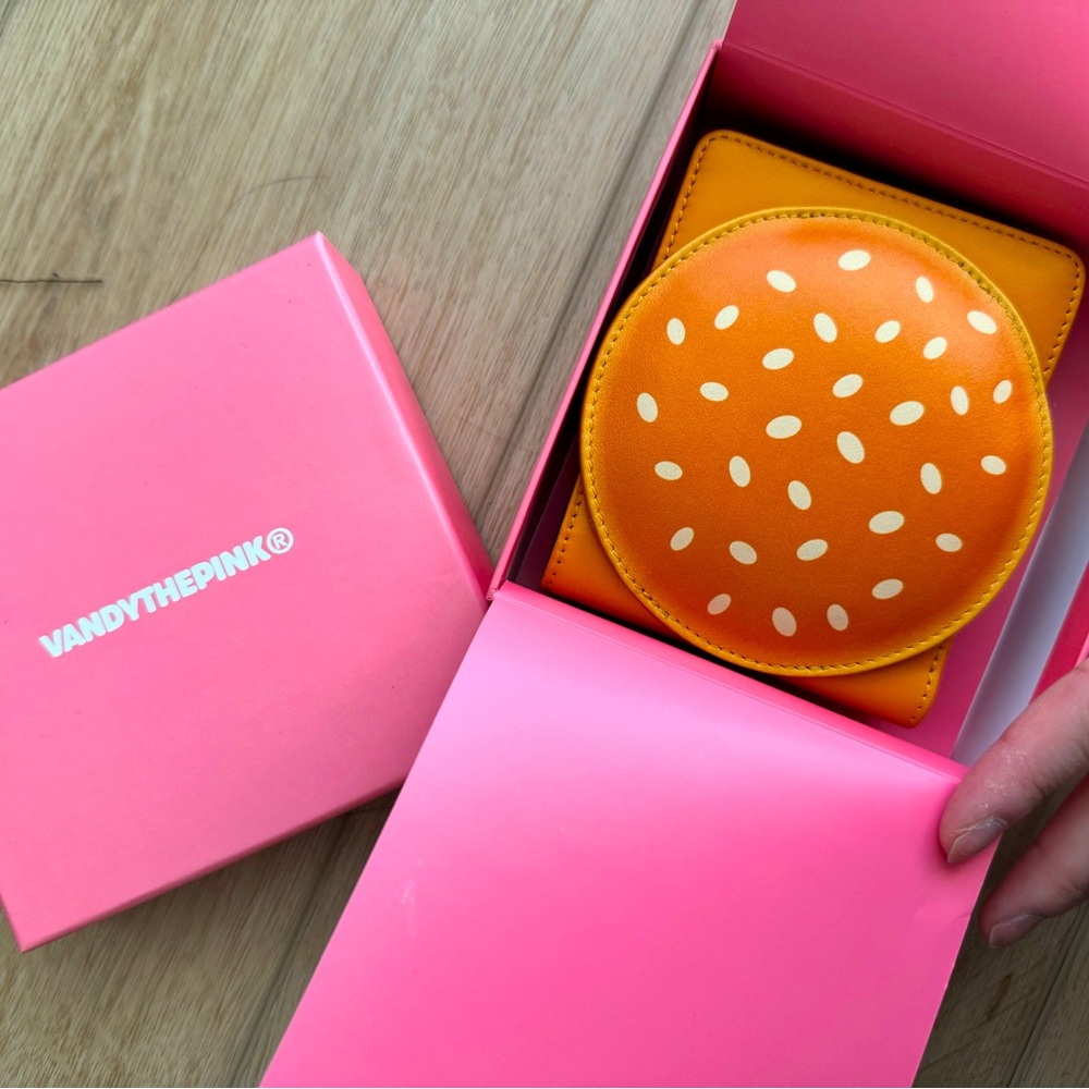 Vandythepink burger wallet